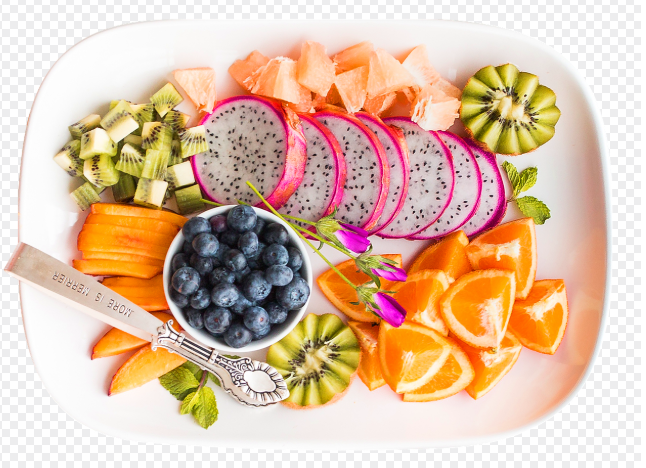 접시에 음식 담은 이미지