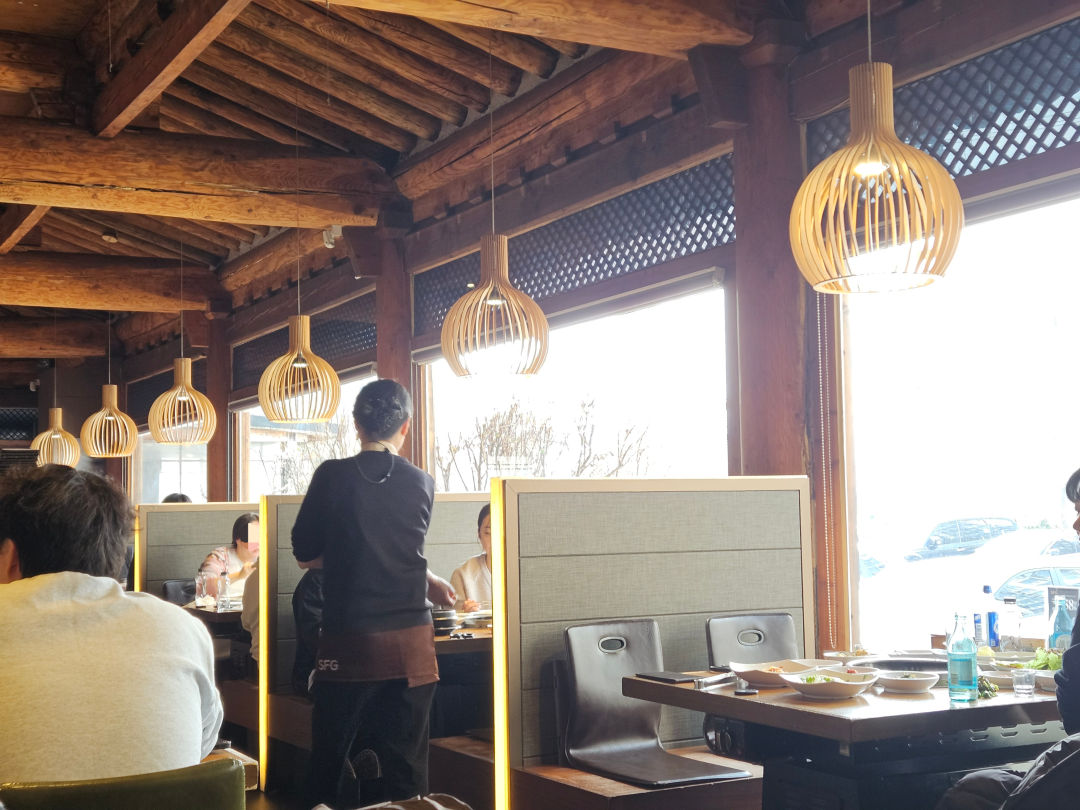 천지연 수원점 내부