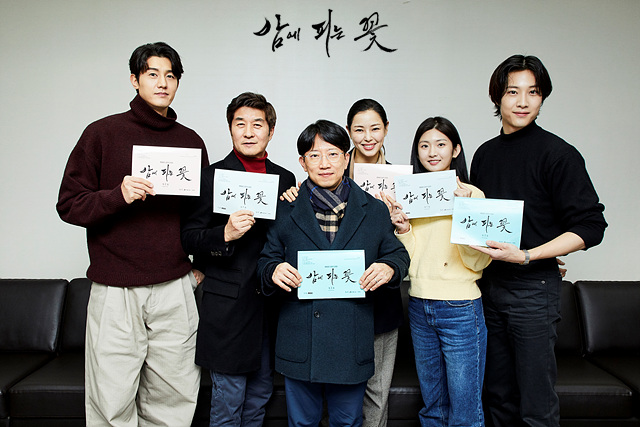 밤에 피는 꽃 드라마 줄거리 등장인물 웹툰 재방송 ott 시청률