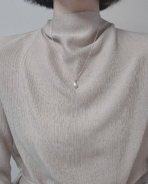 넥라인별 목걸이 매치법, V넥부터 터틀넥까지 어울리는 길이 총정리