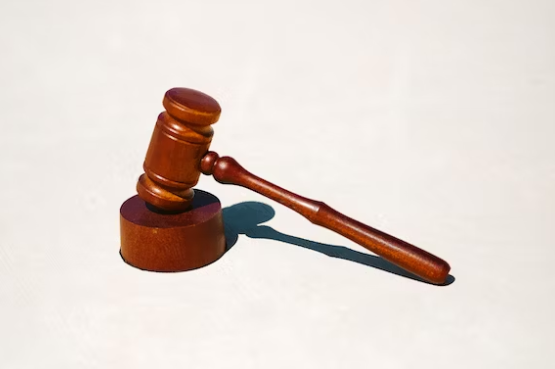 재판에-사용되는-판결-방망이