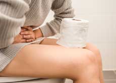 화잘실에서 힘들어 하는 사람들 이미지