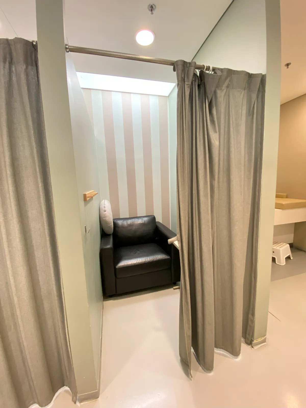 이케아-고양점-수유실-쇼파-수유쿠션