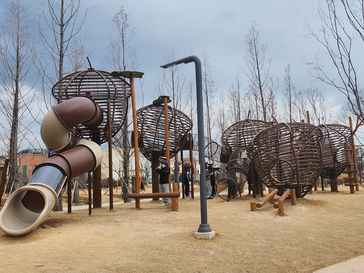 롯데-정원형-공원-미끄럼틀