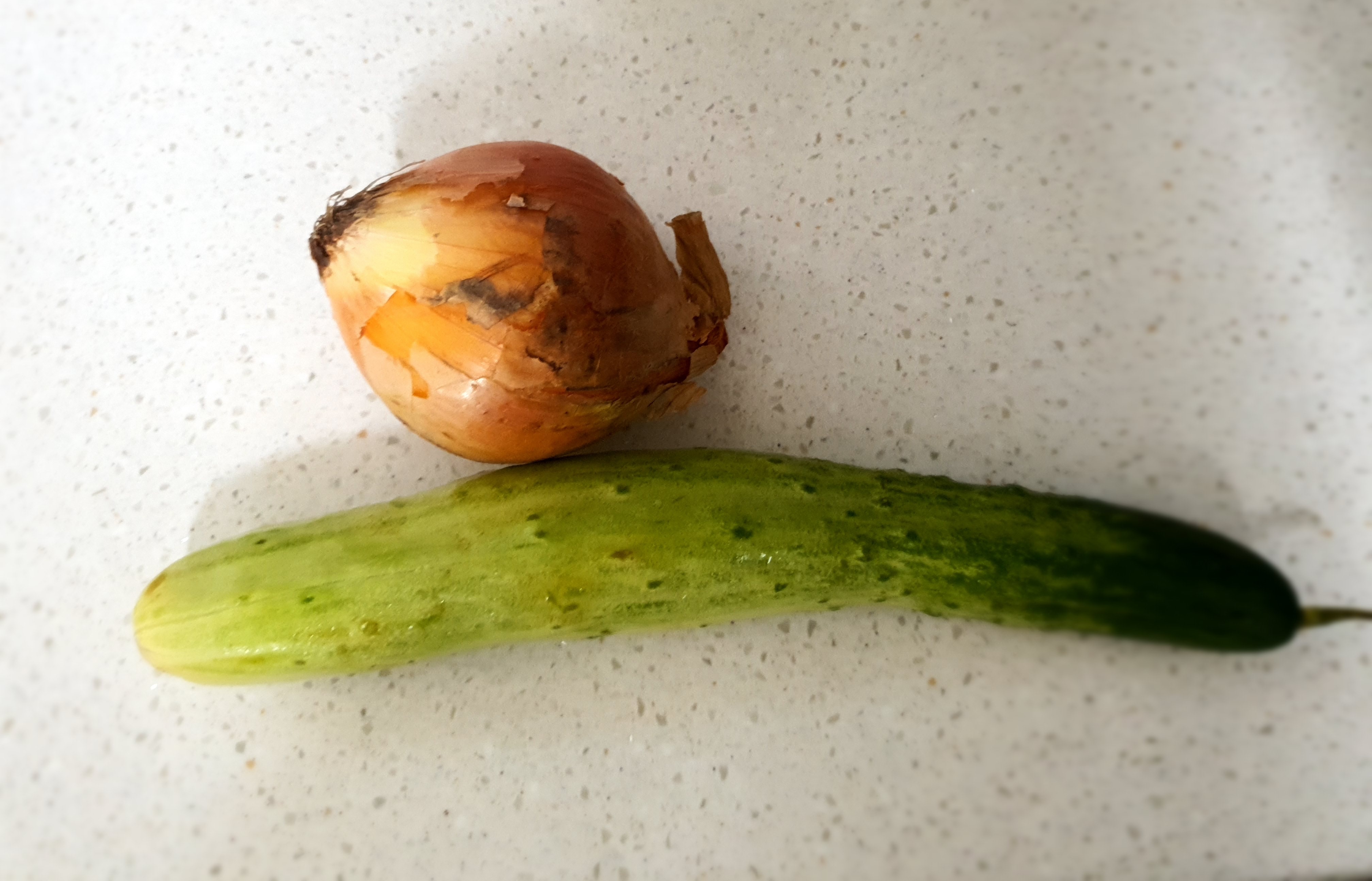 주-재료는-오이와-양파입니다.