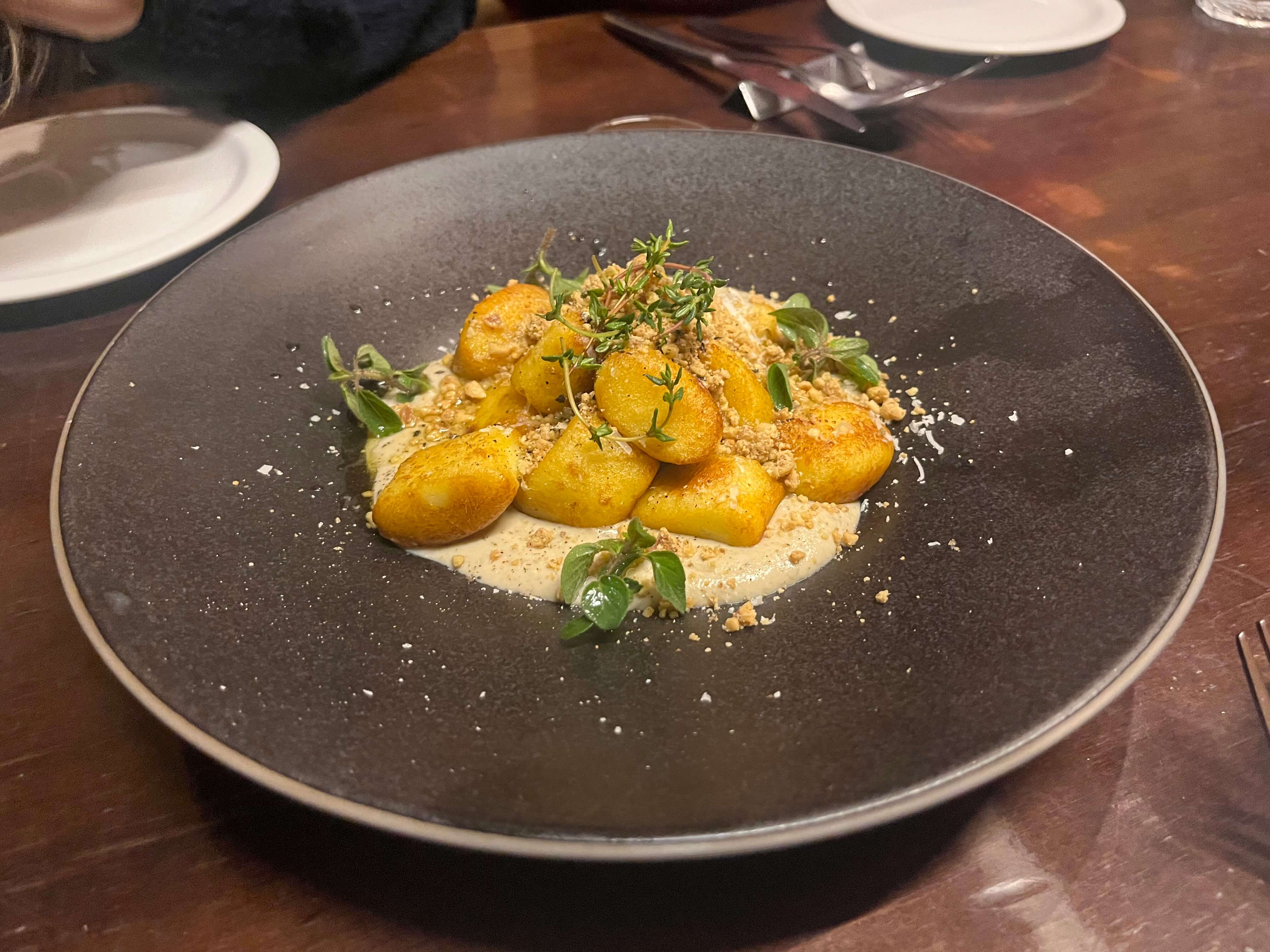 엉베흐 포르치니크림 튀긴 뇨끼