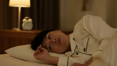 잠들지 못하는 여성