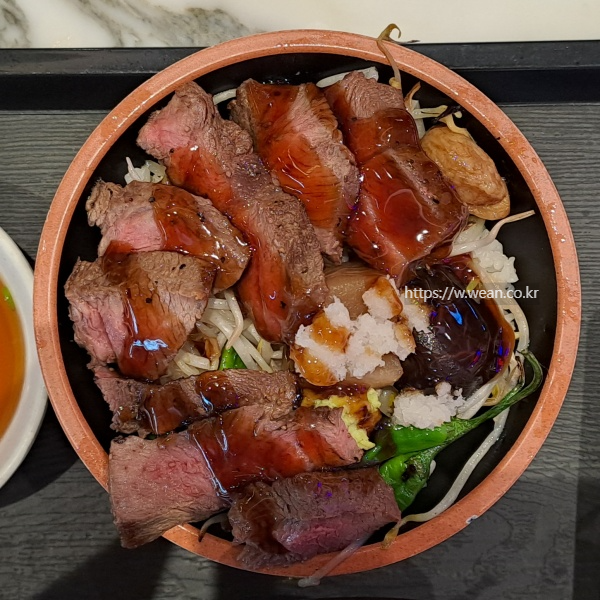 스테카동 확대한 사진 이미지에요.