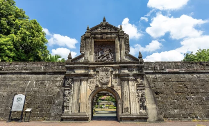 ① 인트라무로스(Intramuros) &ndash; 스페인 식민지 시대의 흔적