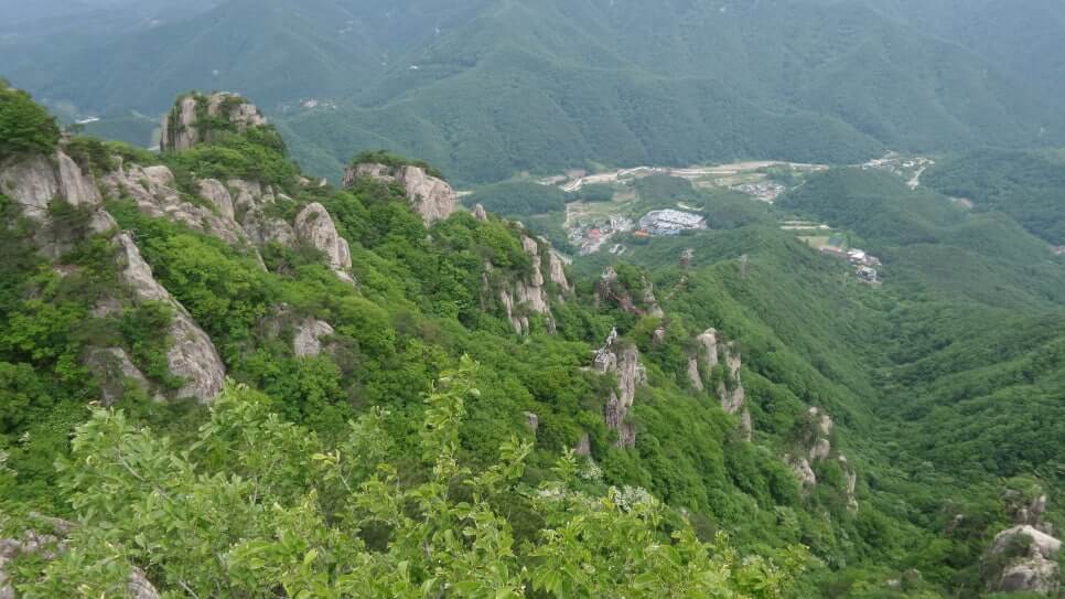 100대 명산 등산하기 마흔다섯번째 완주 대둔산 마천대를 중심으로 뻗어내린 웅장한 산세와 기암괴석이 병풍처럼 펼쳐져 절경이 있는
