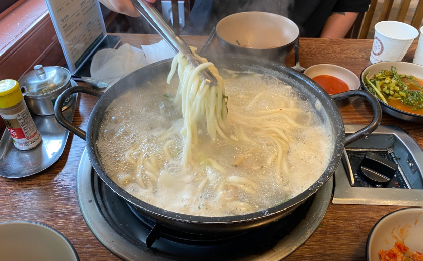 포도밭할머니칼국수 대부도본점
