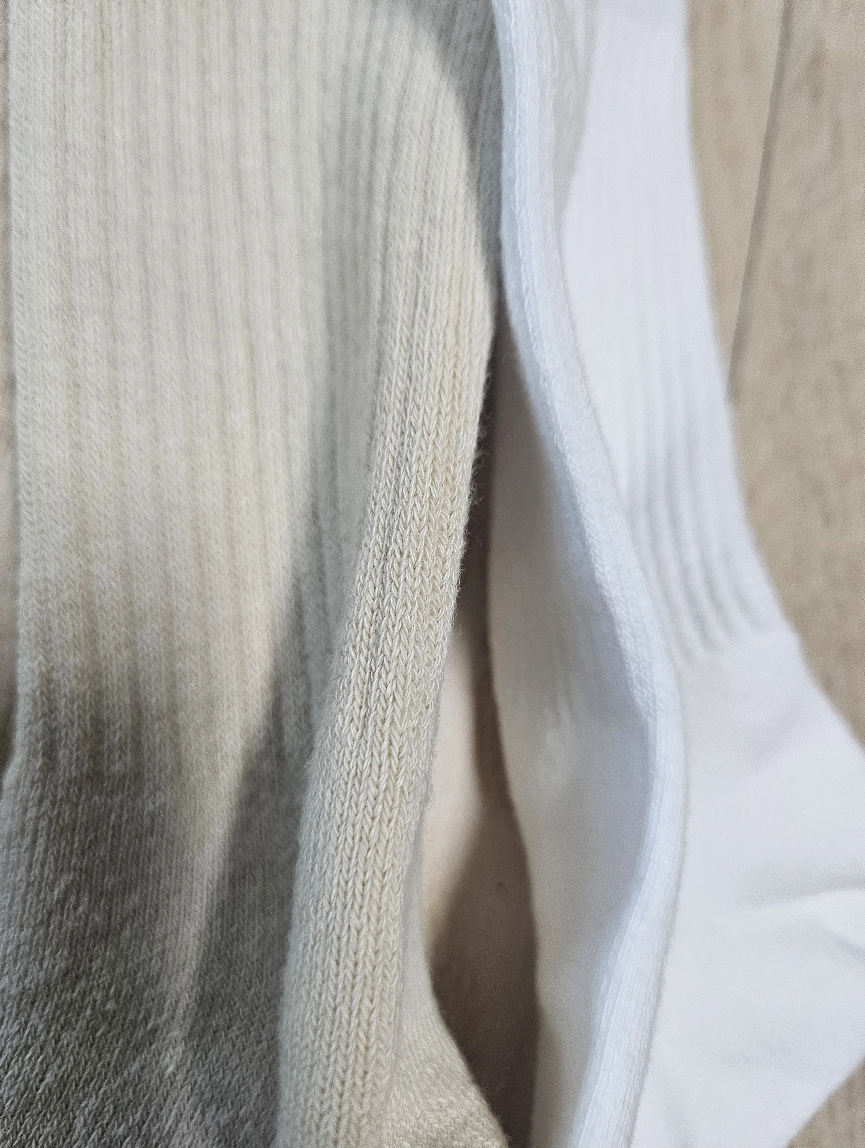 리투양말(LI2)-데일리양말-웜기모양말-비교사진-두께차이