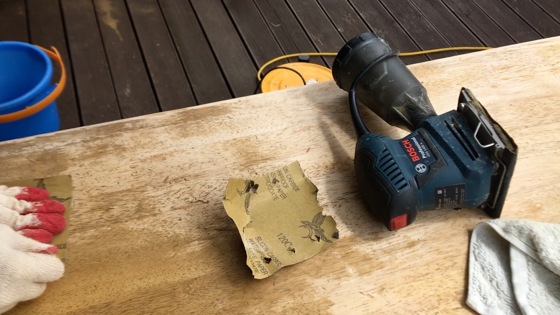 깊게 파인곳은 수작업