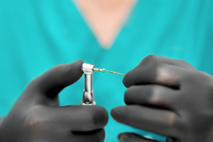 치아 신경을 빼는 근관 치료의 장점과 단점