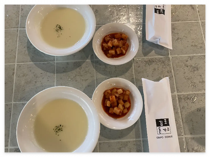 김포돈가스-스프와-깍두기