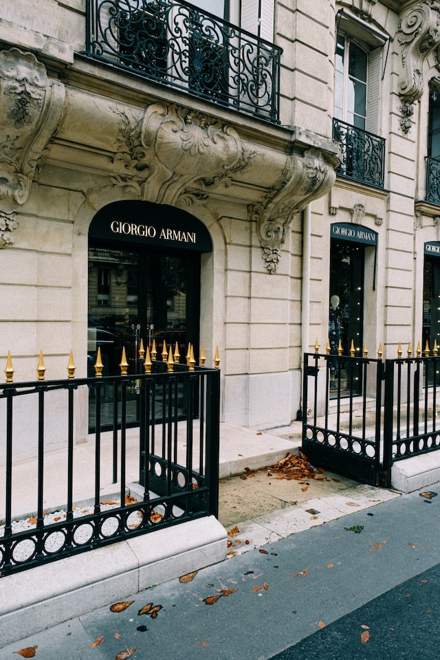 아르마니 매장 입구