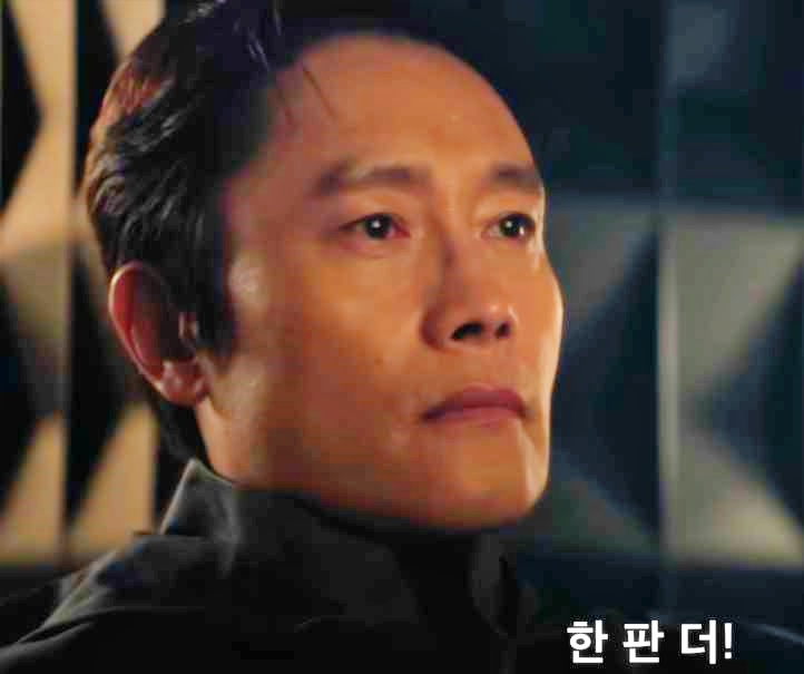 오징어게임-시즌2-프론트맨-냉정한-표정-장면