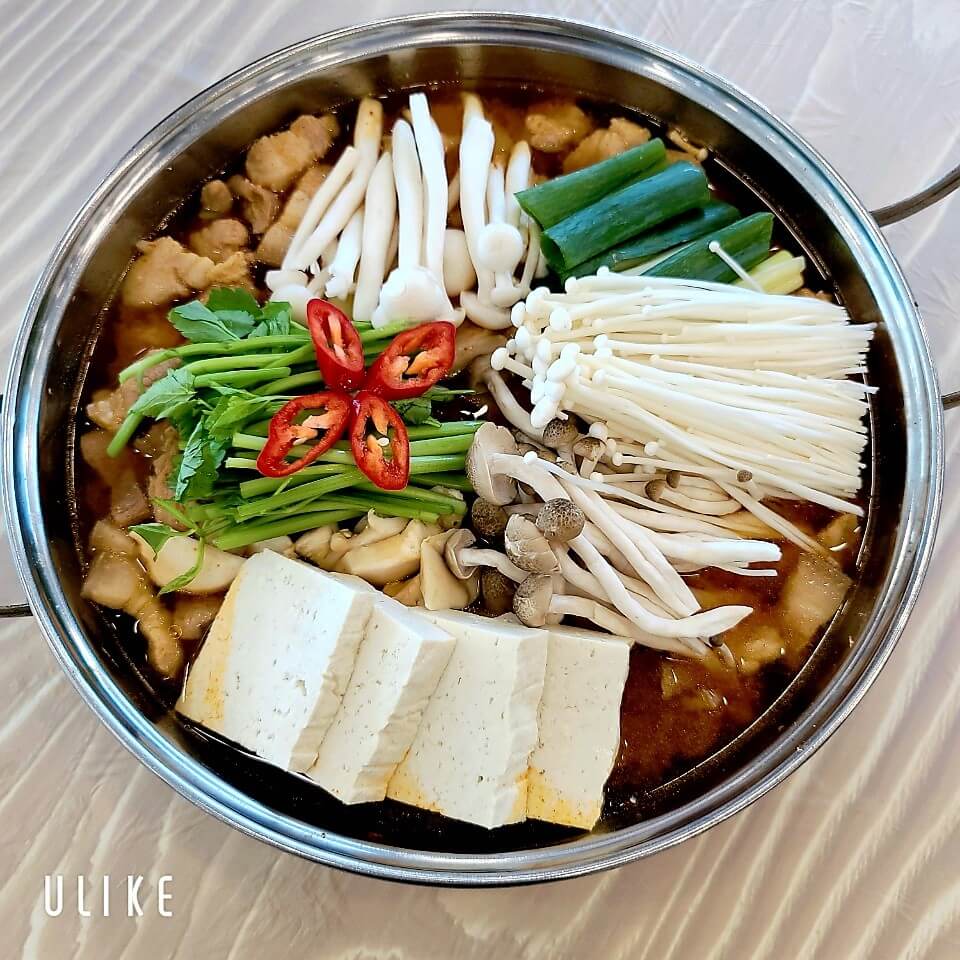 6시내고향 문경맛집 황토성 약돌돼지 족살째개와 능이버섯전골 맛집