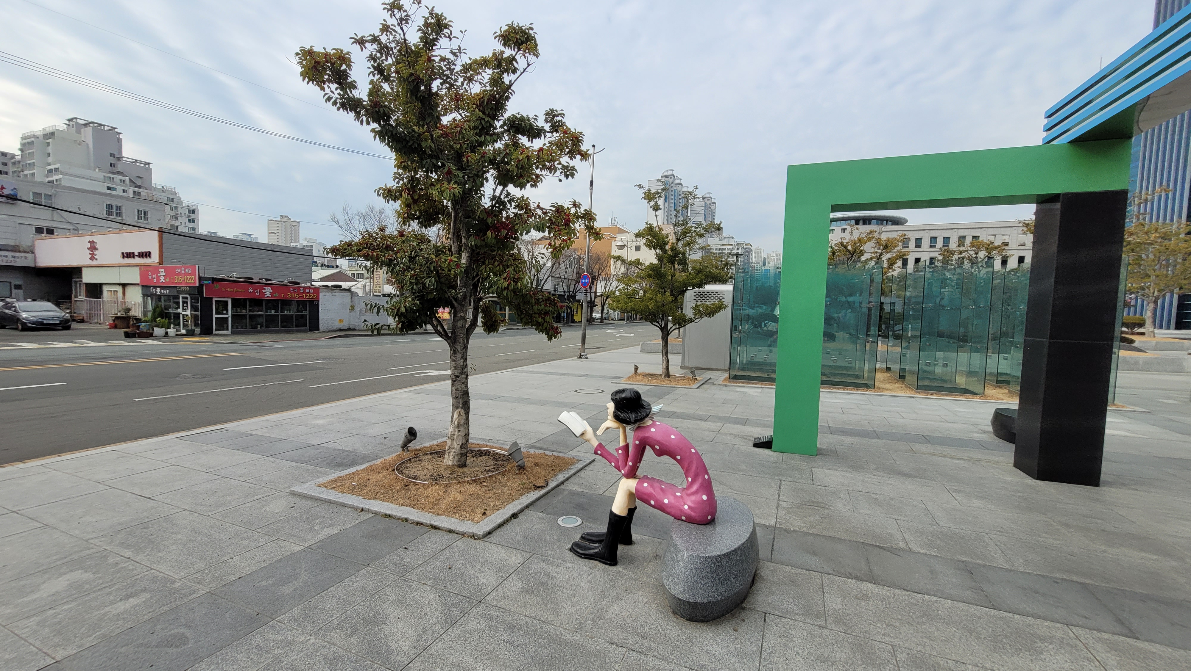 부산국제금융센터 앞 조형물