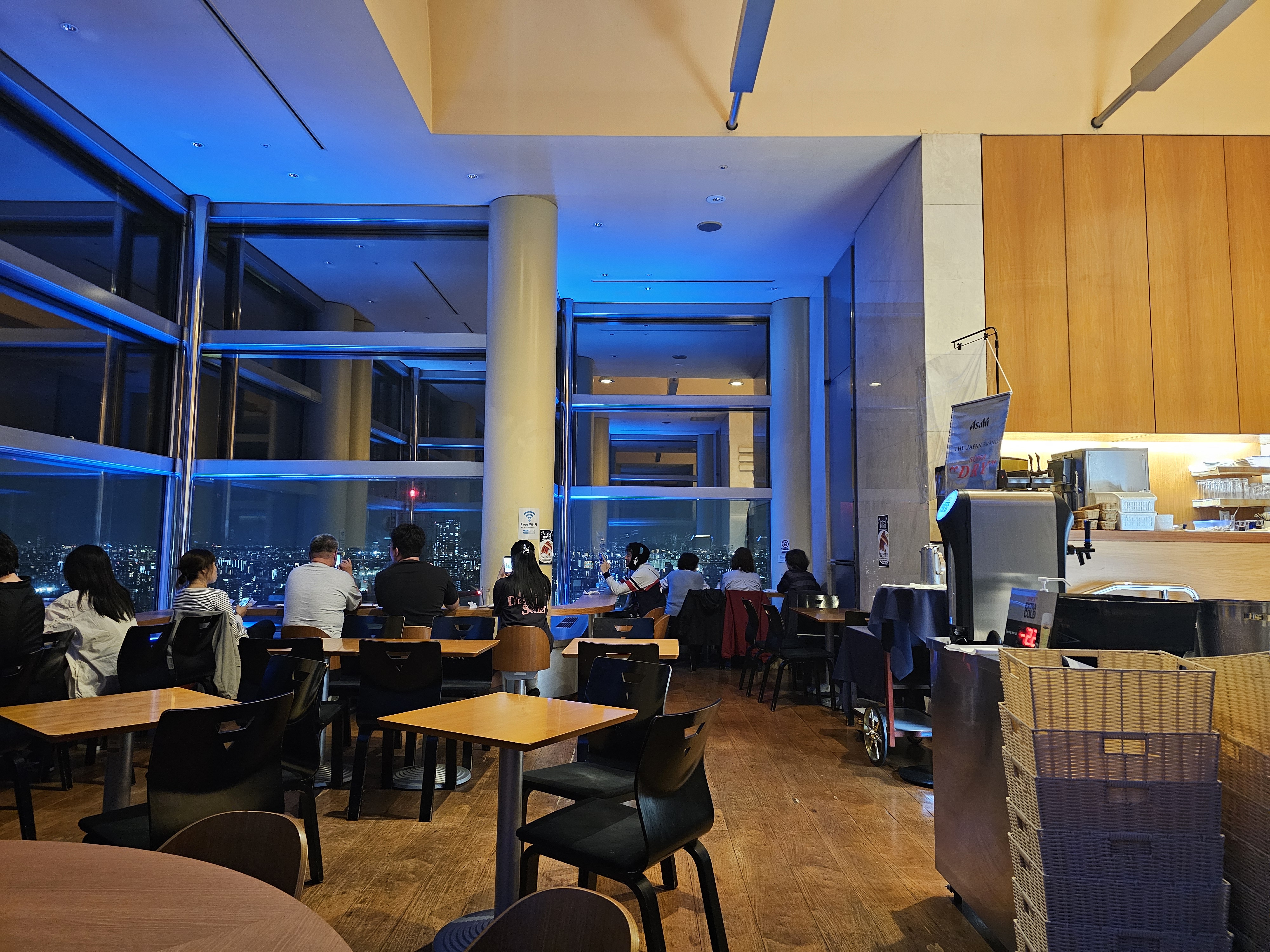 아사히 맥주 본사 빌딩 스카이룸 내부