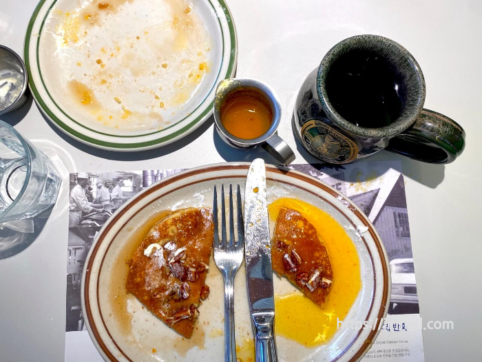 트로피컬_시럽이_매력적인_오리지널팬케이크하우스의_피칸_팬케이크