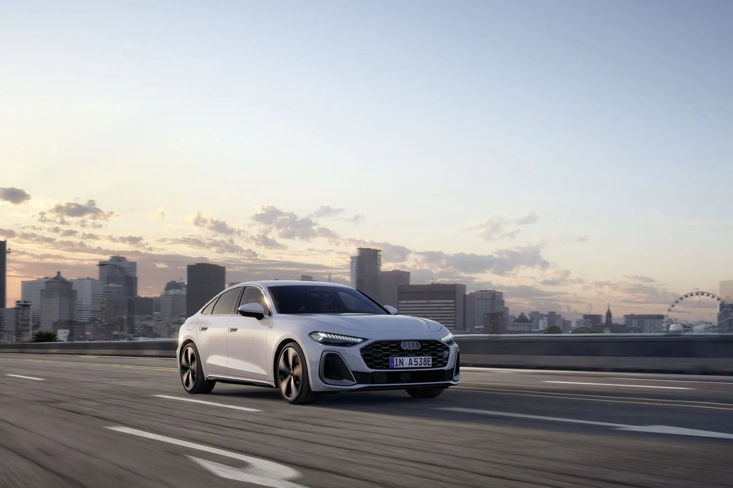 아우디 A5 E 하이브리드 이미지