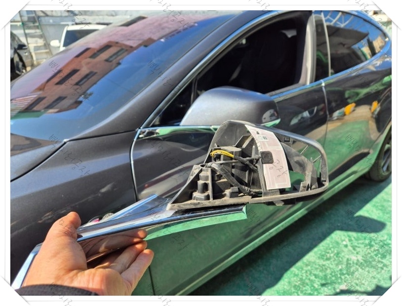 테슬라 모델S 사이드미러 부러진 프레임으로 중고 사이드미러 프레임으로 교체