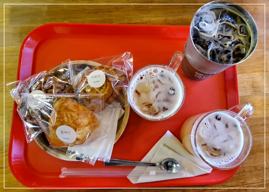 스콘,-배도라지-대추-생강차,-아이스-아메리카노