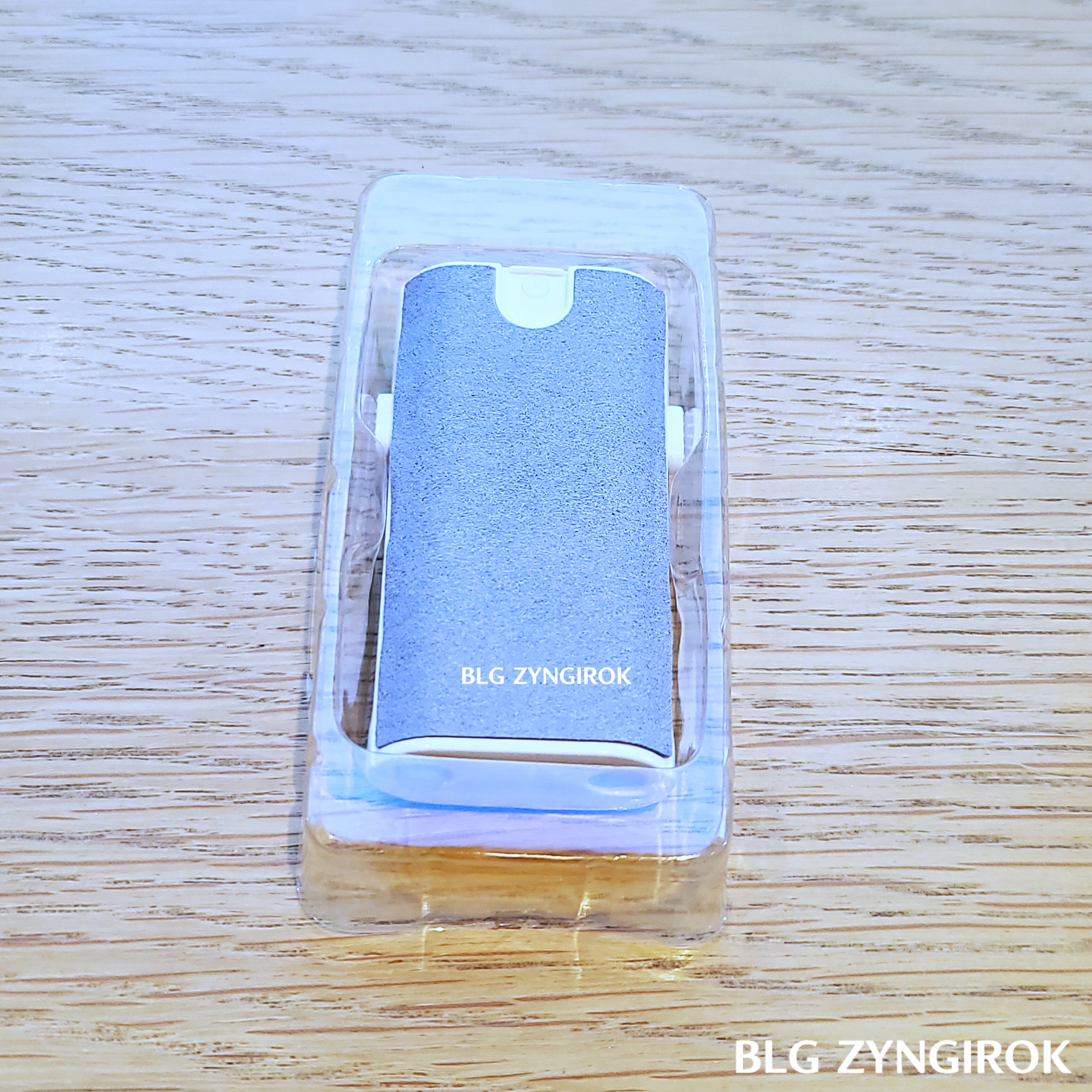 Multifunctional Cleaning Kit가 플라스틱 트레이 안에 다겨있는 모습이다.