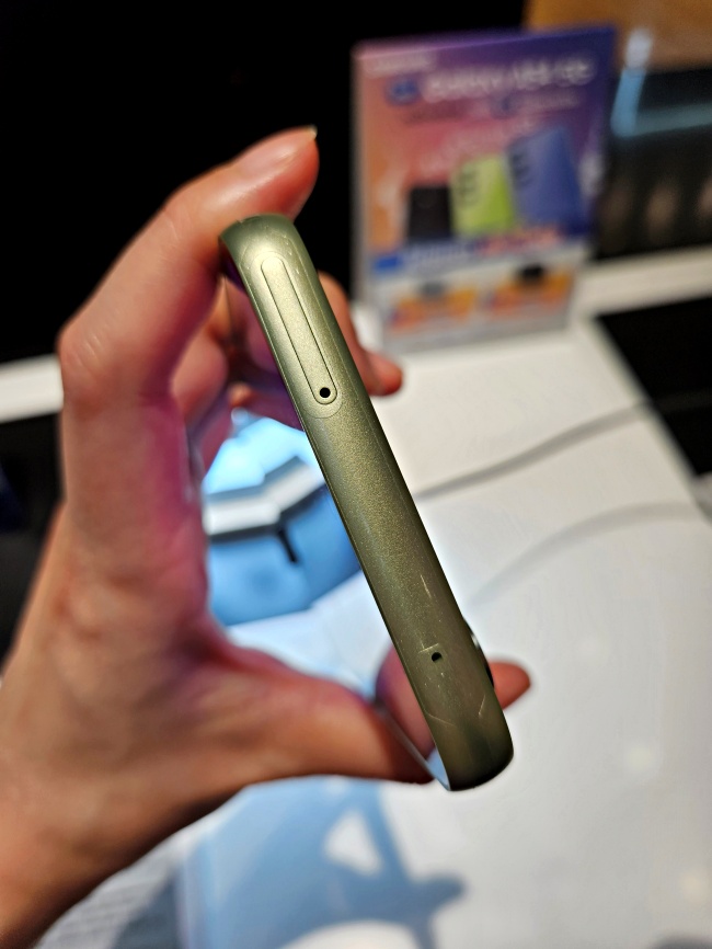 위에서 내려다본 갤럭시A54 입니다.