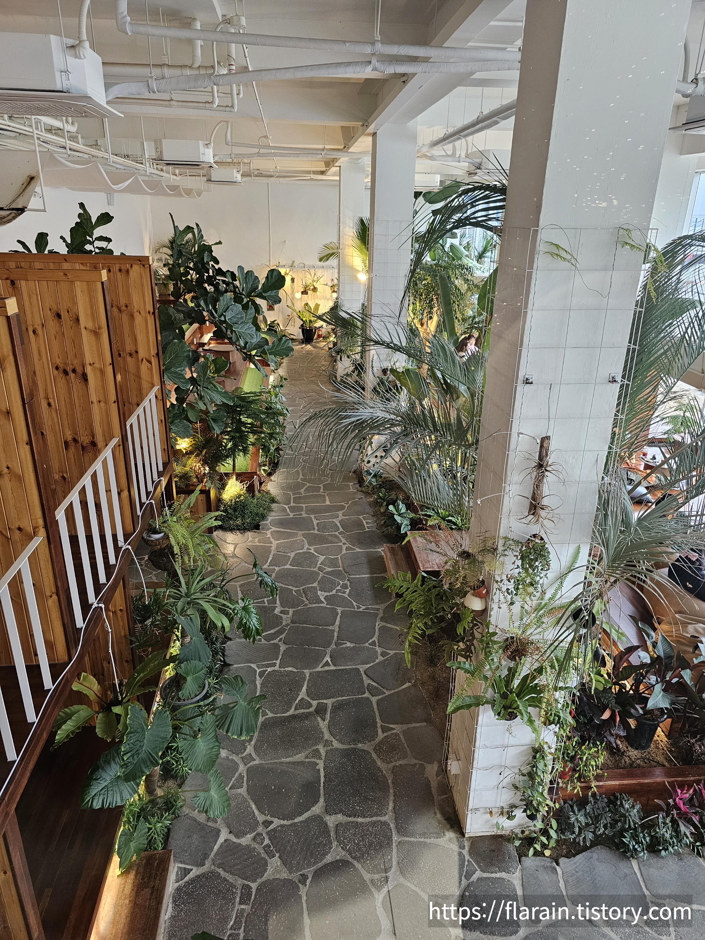 라온숨 북한강 대형베이커리카페