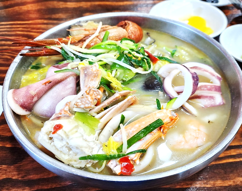 각종 해산물이 푸짐하게 들어간 강화도 중국집 금문도의 강화백짬뽕