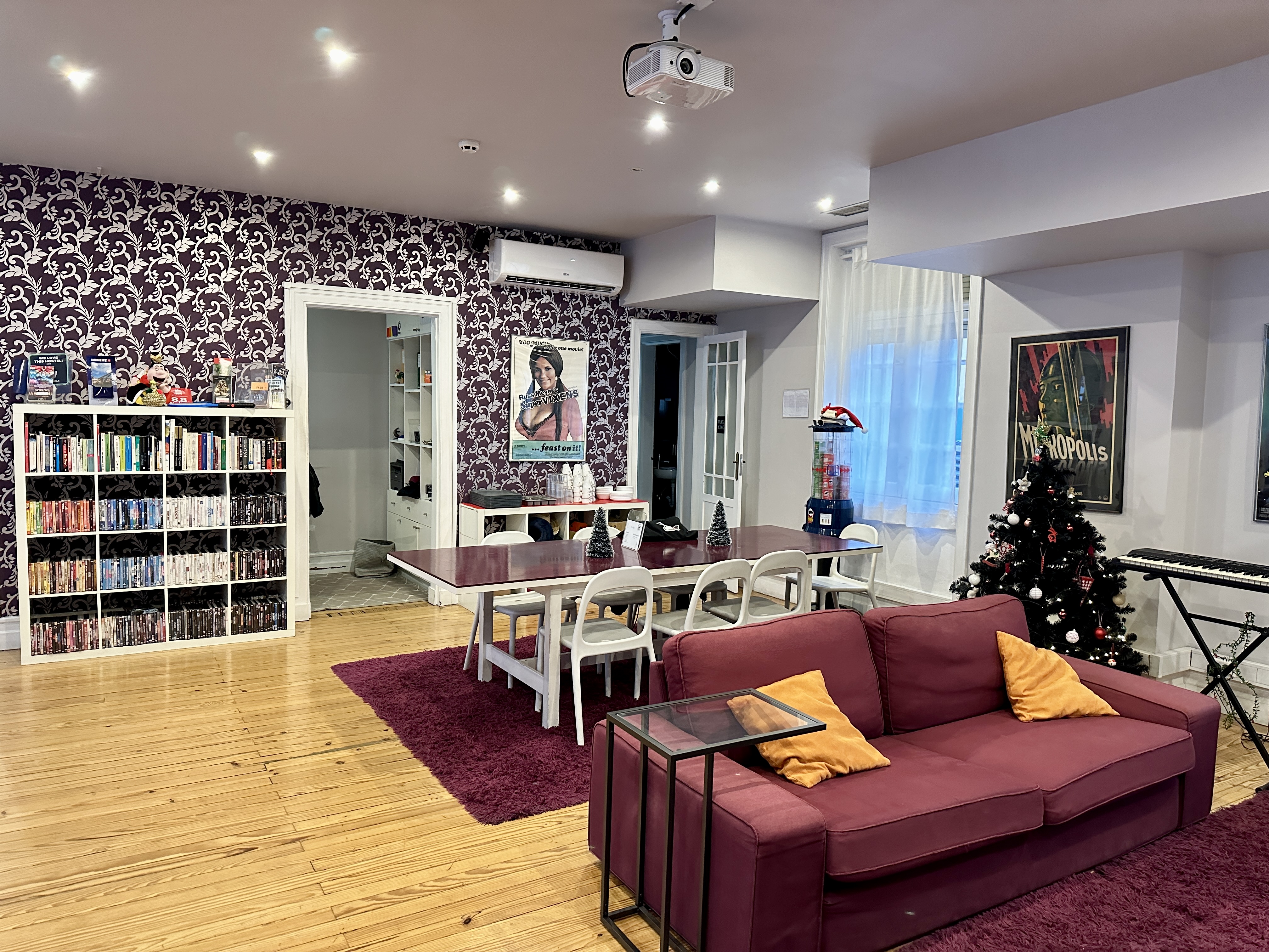 리볼리 시네마 호스텔 로비