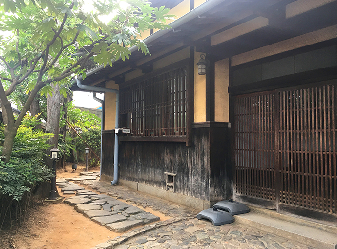 히로쓰-가옥-입구