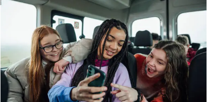 positive vs negative effects of social media on teenagers