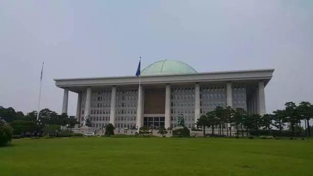 윤석열 비상계엄령 선포 대통령