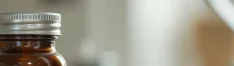 비타민b12가 놓인 식탁 모습