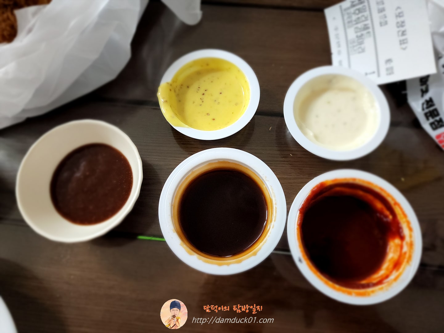 돈까스회관 소스들