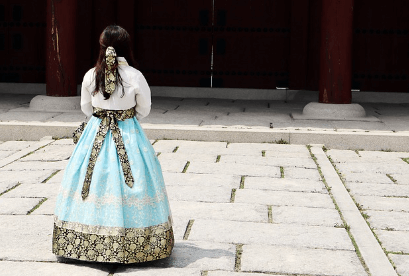 2024년 명절위로금과 관련된 한복입고있는 사람 사진