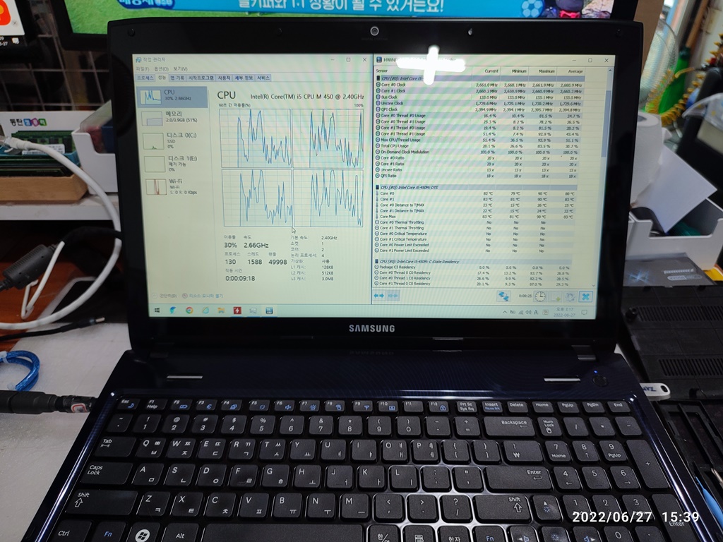 CPU 사용률이 100%까지 찍고 내려옵니다.