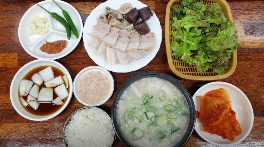 2TV 생생정보 [가격파괴 Why] 고기 듬뿍 저렴한 돼지국밥 &ndash; 대명돼지국밥