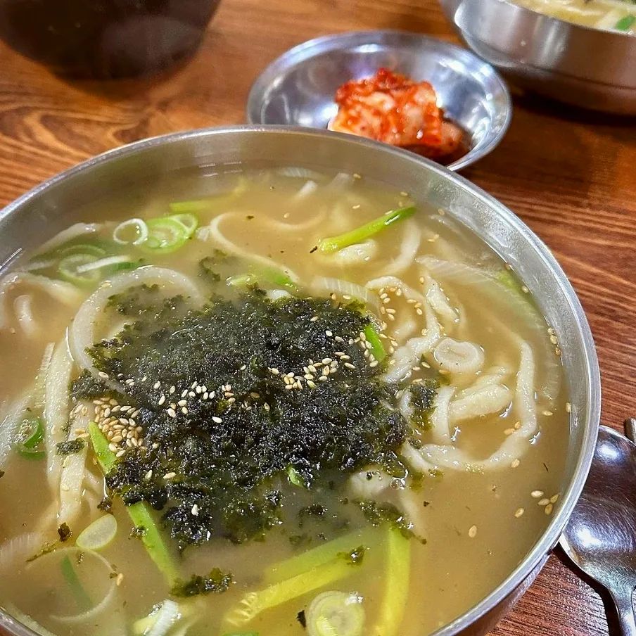 향수를 오롯이 담아낸 잔치 국수 손칼국수 광명 시장 맛집 추천 생방송투데이 인생분식