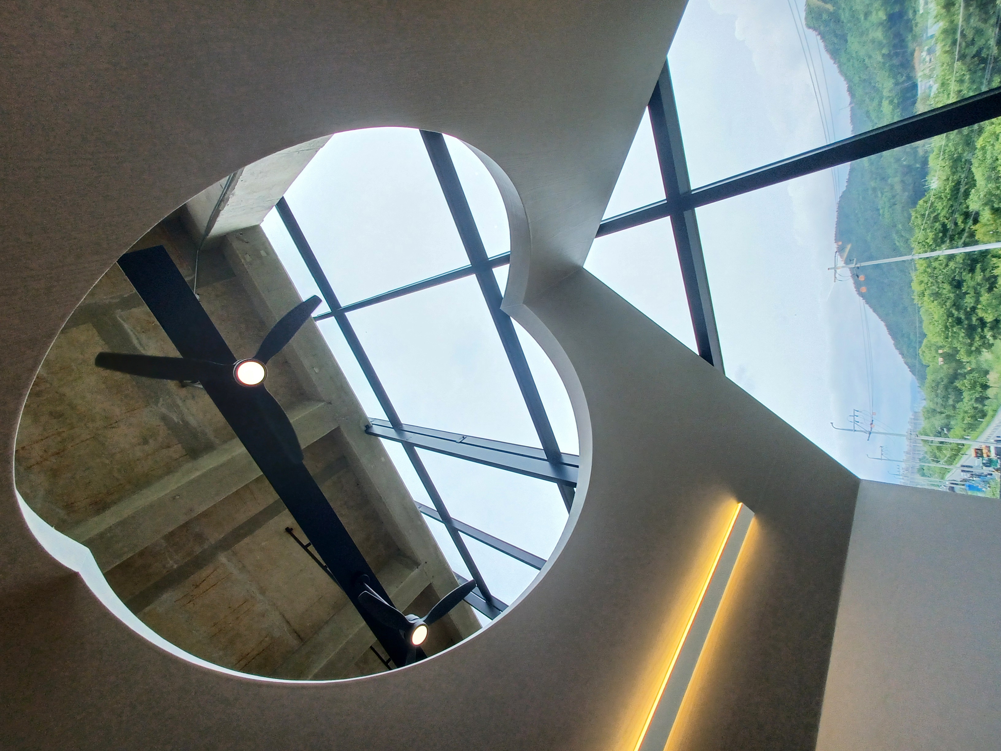 카페 N&D 테이블 자리 천장