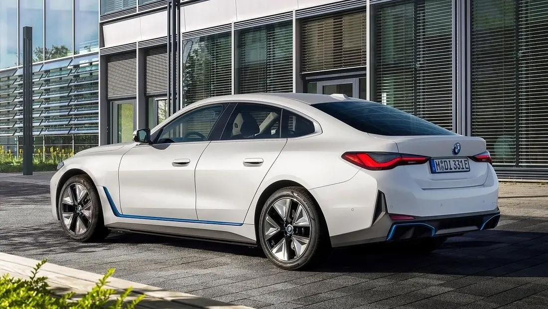 BMW i4 가격 실구매가 모의견적 제원 옵션 카탈로그 내부 색상 디자인 인테리어 편의사양 안전사양 전기차 지원금 총정리