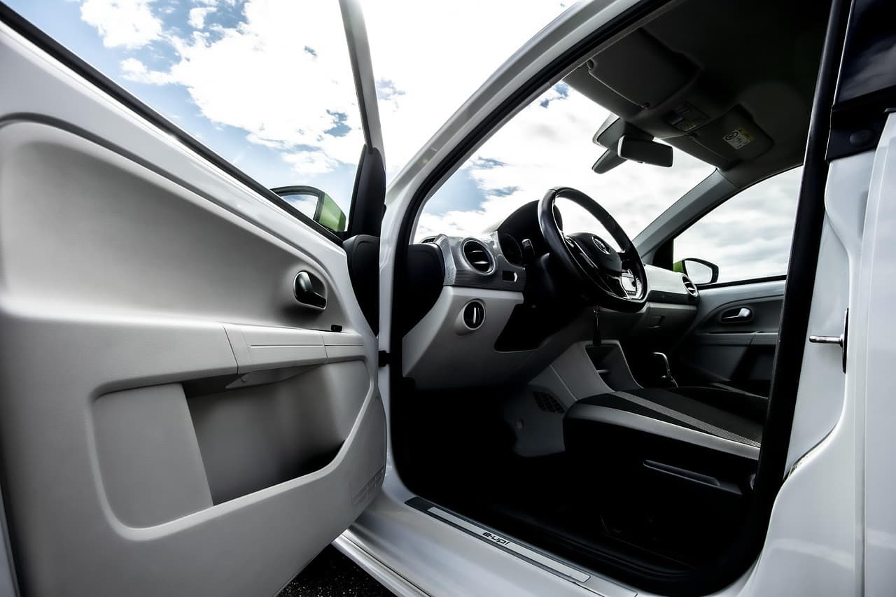 자동차 생활백서 시즌2 - 10편
차량 실내 냄새 제거 완벽 가이드 - 신차 냄새 되찾기 프로젝트