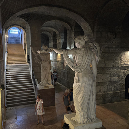 헝가리 에스테르곰 성당 지하묘지