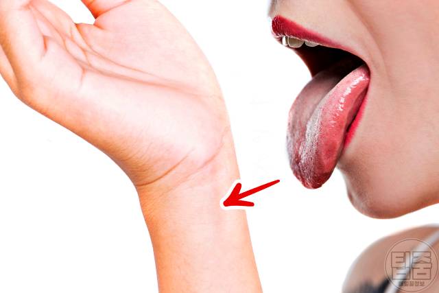 자기 입냄새 확인법,입냄새 자가진단