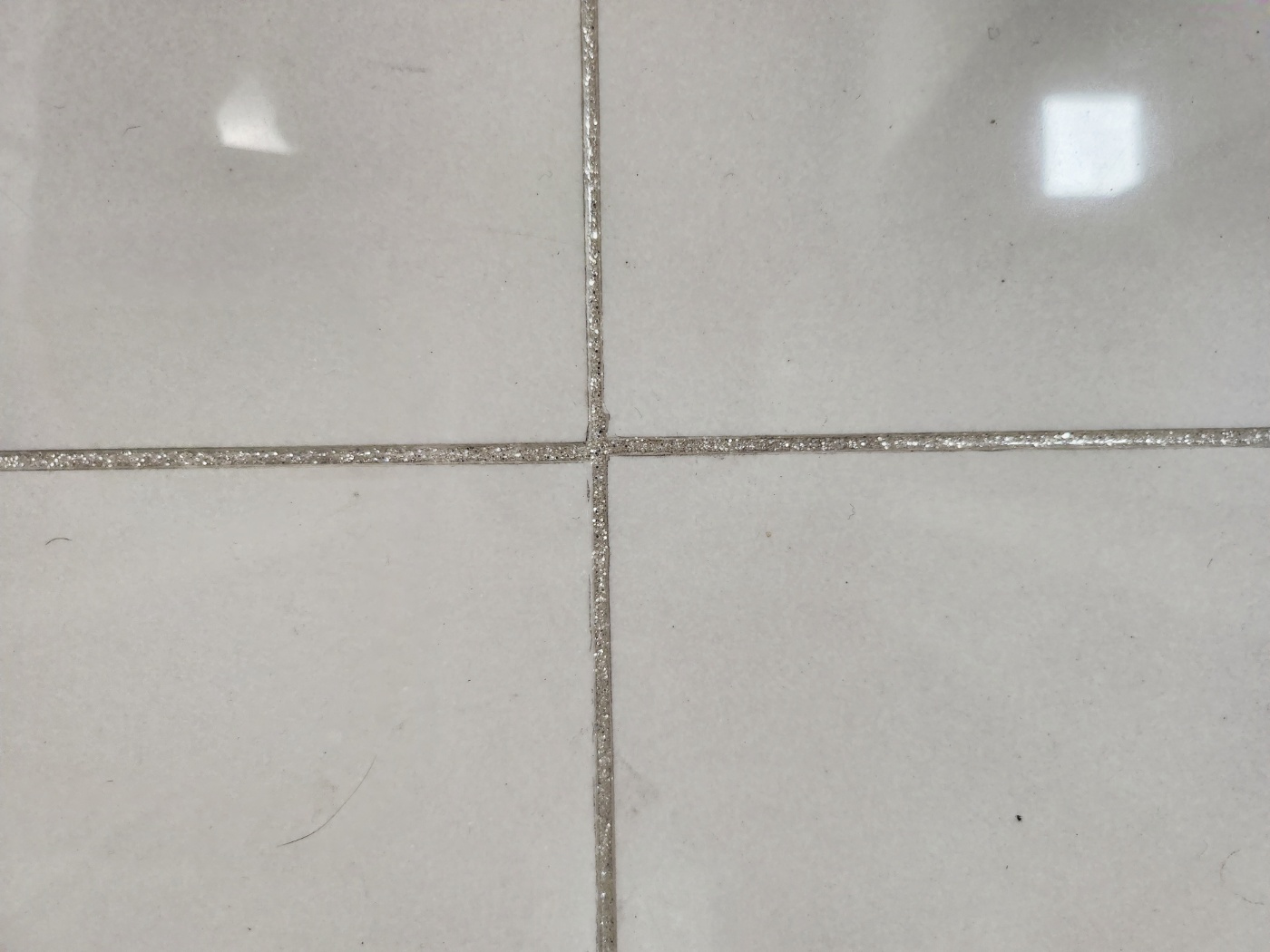 숨고-줄눈시공-현관문-금색-줄눈