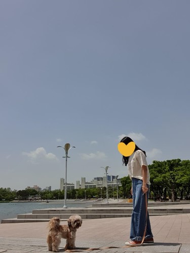 손목에 낀 리드줄