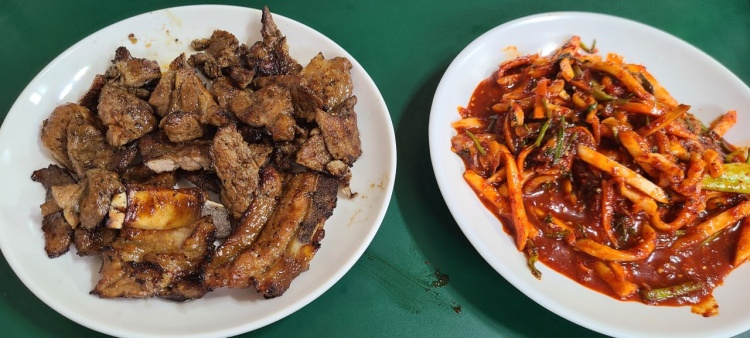 6시내고향 파주 문산 식객 허영만 백반기행 다녀간 50년 노포 구워주는 돼지갈비, 오징어 회무침 맛집 추천 